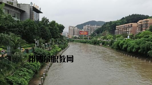 貴陽長征職業(yè)技術(shù)學(xué)校2020年報(bào)名條件、招生要求、招生對象
