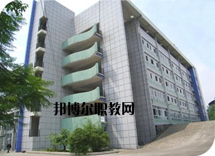 東興區(qū)東方科技職業(yè)技術(shù)學(xué)校2020年報名條件、招生要求、招生對象