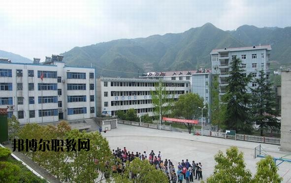 ?？德毥讨行膶W(xué)校2020年招生辦聯(lián)系電話