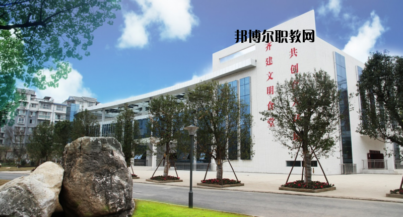 四川服裝藝術(shù)學(xué)校2020年報(bào)名條件、招生要求、招生對象