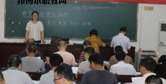 百色右江區(qū)職業(yè)技術(shù)學(xué)校2020年報(bào)名條件、招生要求、招生對(duì)象