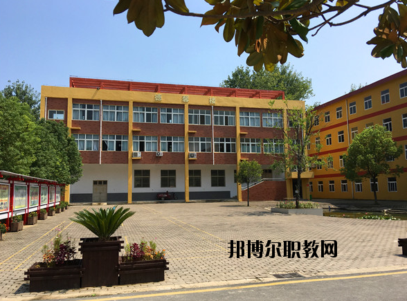 潁上信息工程學(xué)校2020年報名條件、招生要求、招生對象