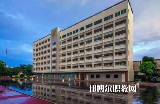 廣東湛江藝術(shù)學校2020年招生辦聯(lián)系電話