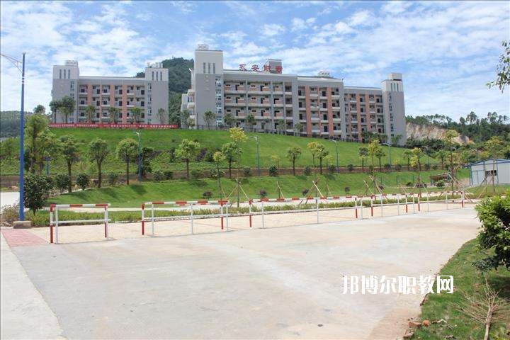 延津無線電技術(shù)學(xué)校2021年報(bào)名條件、招生要求、招生對象