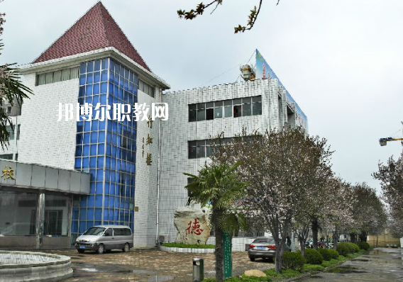 阜陽工業(yè)經(jīng)濟學校2020年報名條件、招生要求、招生對象