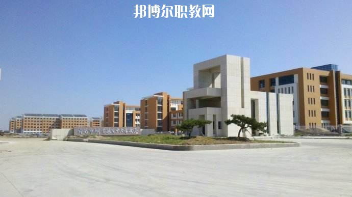 確山縣職業(yè)教育中心2021年報名條件、招生要求、招生對象