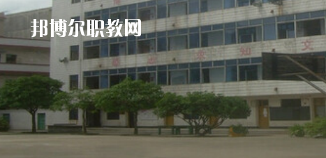 玉林市嶺南工業(yè)學(xué)校2020年報(bào)名條件、招生要求、招生對(duì)象