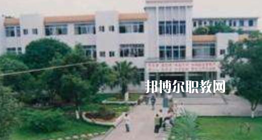 柳州市衛(wèi)生學(xué)校2020年報(bào)名條件、招生要求、招生對(duì)象 