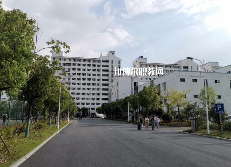 合肥經(jīng)貿(mào)旅游學(xué)校2020年報(bào)名條件、招生要求、招生對(duì)象