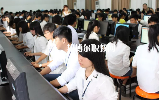 廉江興華職業(yè)技術(shù)學(xué)校2020年報(bào)名條件、招生要求、招生對(duì)象