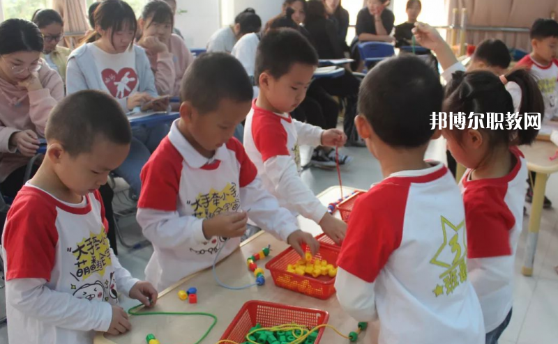 貴陽2021年中專幼師學(xué)?？梢钥即髮? width=