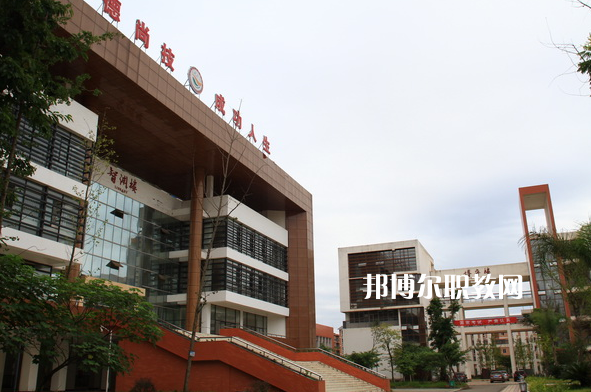 重慶開(kāi)縣巨龍中等職業(yè)技術(shù)學(xué)校2021年報(bào)名條件、招生要求、招生對(duì)象