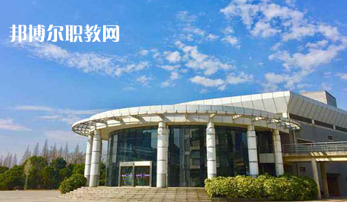 定遠(yuǎn)化工學(xué)校2021年報名條件、招生要求、招生對象