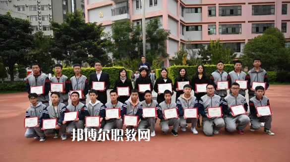 昆明盤(pán)龍職業(yè)高級(jí)中學(xué)怎么樣、好不好
