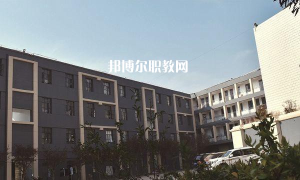 云南冶金高級(jí)技工學(xué)校2021年學(xué)費(fèi)。收費(fèi)多少