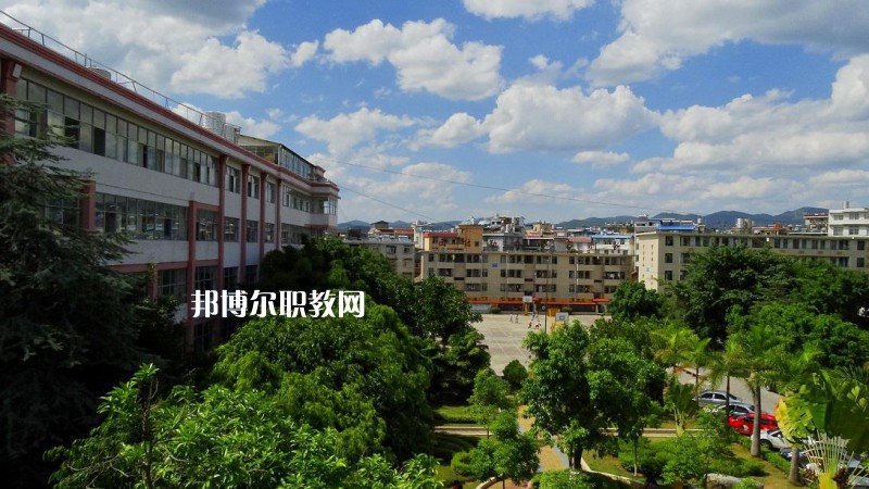 思茅衛(wèi)生學(xué)校2021年報(bào)名條件、招生要求、招生對(duì)象
