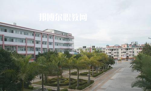 思茅衛(wèi)生學(xué)校2021學(xué)費(fèi)、收費(fèi)多少