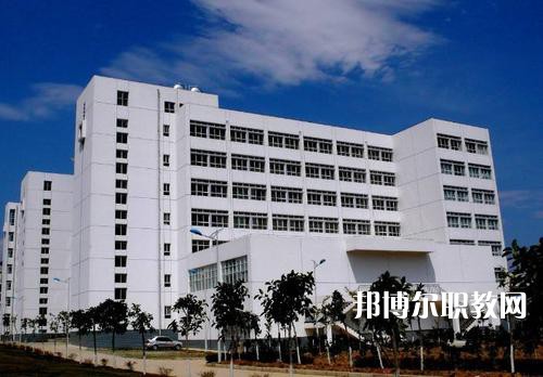 大理衛(wèi)生學校2021年報名條件、招生要求、招生對象