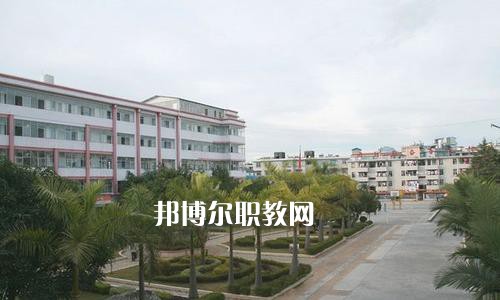云南省普洱衛(wèi)生學(xué)校2021年學(xué)費(fèi)、收費(fèi)多少
