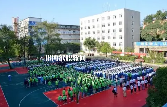 貴州鐵路技師學(xué)校2022年學(xué)費(fèi)、收費(fèi)多少