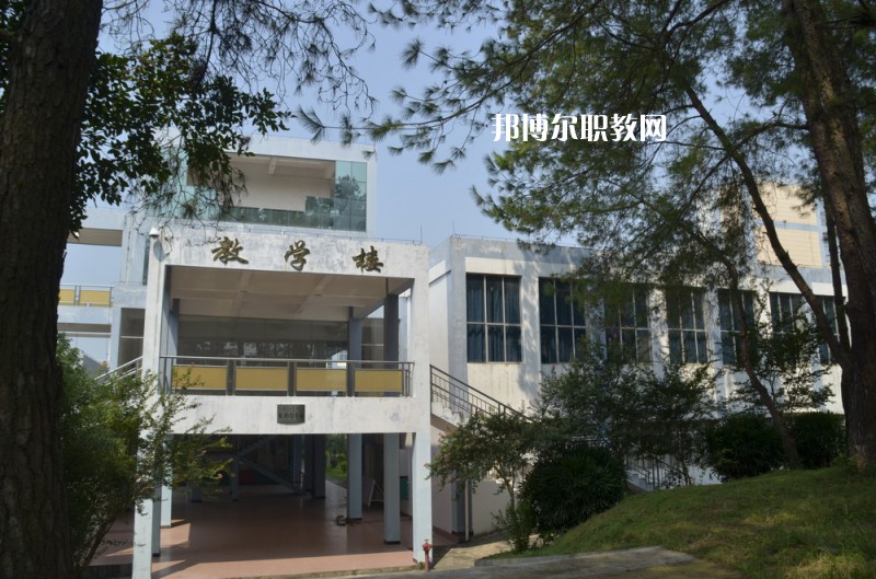 重慶第三衛(wèi)生學(xué)校2022年報(bào)名條件、招生要求、招生對象 