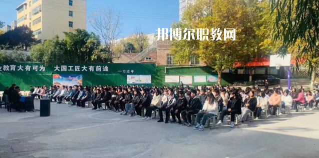 渭南興華職業(yè)學(xué)校2022年招生辦聯(lián)系電話(huà)