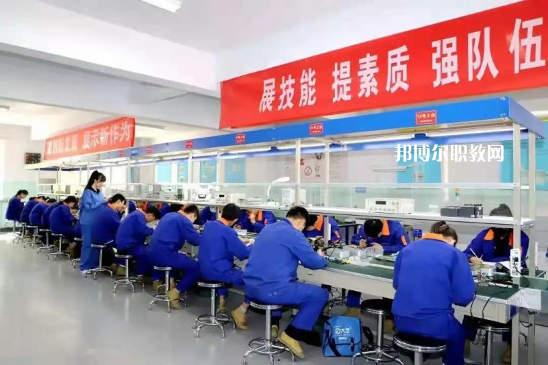 蘭州裝備制造技師學院2022年招生辦聯(lián)系電話
