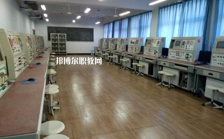 秦皇島現(xiàn)代經(jīng)濟(jì)中等專業(yè)學(xué)校2022年報(bào)名條件、招生要求、招生對(duì)象