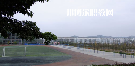閬中江南高級職業(yè)中學(xué)怎么樣，好不好