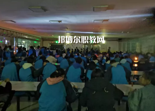 平涼理工中等專業(yè)學校2022年招生辦聯系電話