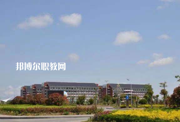 龍陵縣職業(yè)高級(jí)中學(xué)2022年報(bào)名條件、招生要求、招生對(duì)象