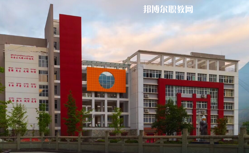 甘孜州職業(yè)技術學校2022年報名條件、招生要求、招生對象