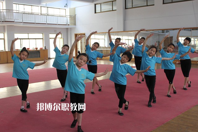 河北吳橋雜技藝術(shù)學(xué)校2022年招生辦聯(lián)系電話(huà)
