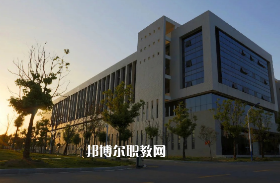 安徽阜陽(yáng)技師學(xué)院2022年報(bào)名條件、招生要求、招生對(duì)象