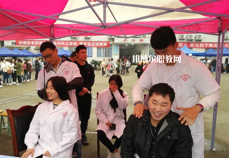 四川內(nèi)江醫(yī)科學(xué)校2022年報(bào)名條件、招生要求、招生對(duì)象