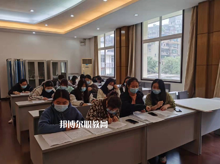 四川內(nèi)江醫(yī)科學(xué)校2022年學(xué)費(fèi)、收費(fèi)多少