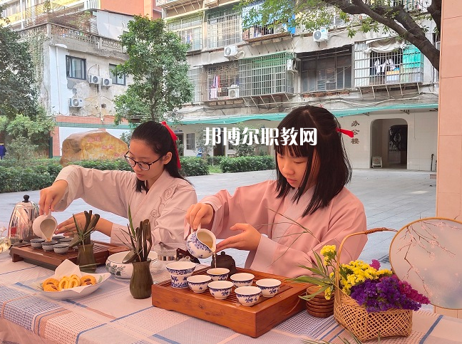 廣州荔灣區(qū)外語職業(yè)高級(jí)中學(xué)怎么樣、好不好
