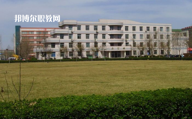 昆明市衛(wèi)生學校2022年招生辦聯(lián)系電話