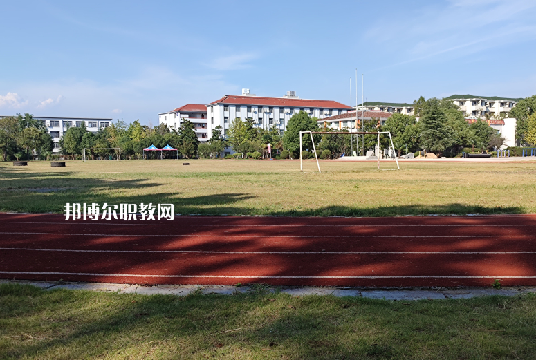 云南臨滄衛(wèi)生學(xué)校2022年報名條件、招生要求、招生對象