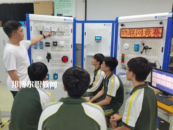 東莞商業(yè)學校2022年學費、收費多少