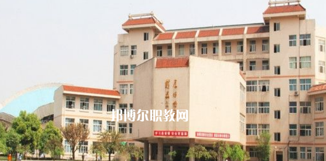成都中醫(yī)藥大學附屬學校龍泉校區(qū)2022年報名條件、招生要求、招生對象