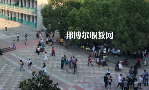 老河口職業(yè)技術學校2022年報名條件、招生要求、招生對象