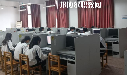 武漢建設(shè)學(xué)校2022年報名條件、招生要求、招生對象
