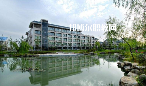 襄樊工業(yè)學(xué)校2022年報名條件、招生要求、招生對象