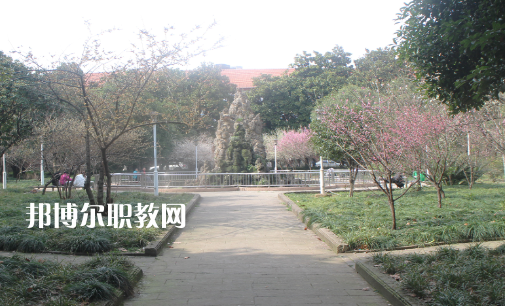 湖北汽車工業(yè)實(shí)驗(yàn)技工學(xué)校2022年報(bào)名條件、招生要求、招生對(duì)象