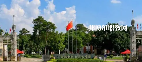 南寧高職?？圃盒Ｅ琶?0強(qiáng)
