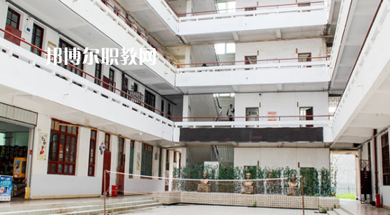 福建新華技術(shù)學(xué)校2023年學(xué)費、收費多少