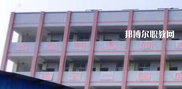 威遠(yuǎn)縣聯(lián)想職業(yè)技術(shù)學(xué)校2023年報名條件、招生要求、招生對象