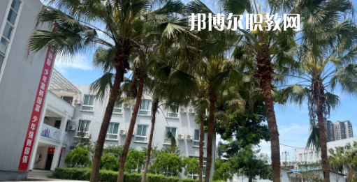 成都光華技工學校地址在哪里，哪個地區(qū)，哪個城市?