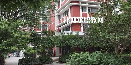 濟(jì)南應(yīng)用技術(shù)職業(yè)中等專業(yè)學(xué)校地址在哪里，哪個(gè)地區(qū)，哪個(gè)城市?